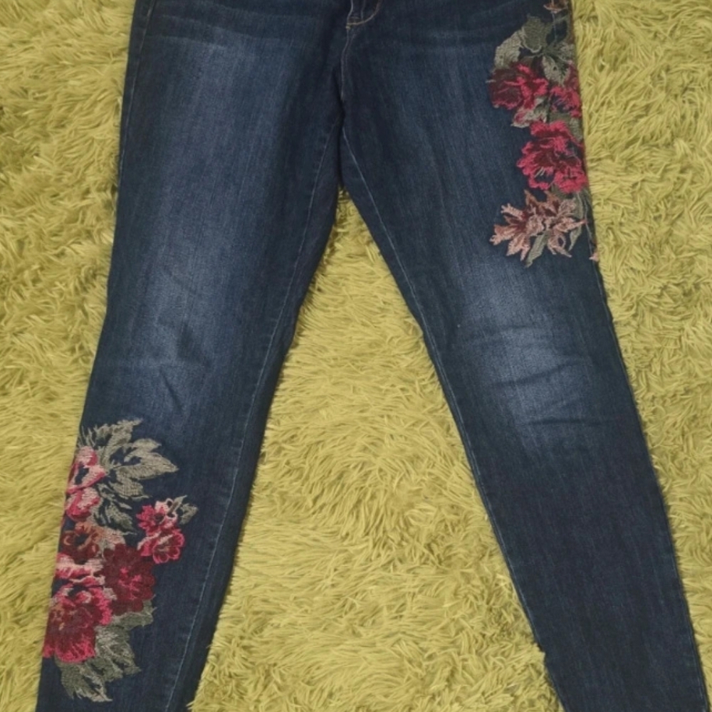 Nine West Dark Blue Skinny Jeans with Pink-Red Floral Embroidery